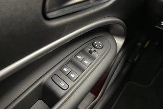 Jeep Avenger 1.2 e-Hybrid 110pk Automaat Summit | Navigatie | Trekhaak | Panoramadak | Adapt. Cruise control | JBL Audio | Elektrische achterklep | Stoelverwarming  | Climate Control / 21