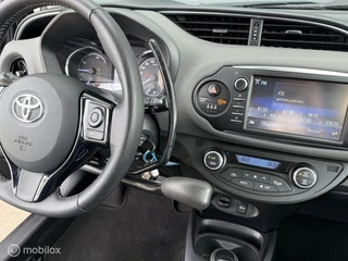 Toyota Yaris 1.5 Hybrid Dynamic / Invalide Auto / Cam / Navi / 17