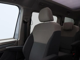 Volkswagen Multivan 1.4 eHybrid L2H1 Style 7-Persoons | Panorama dak | Stoelverwarming | Adaptive Cruise | Trekhaak | Camera | CarPlay | Climatronic | 17 Inch | 21.560 Km !! / 36