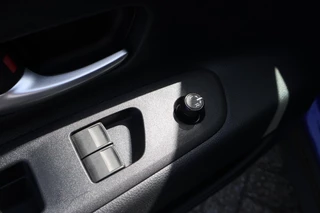 Toyota Aygo X PULSE APPLE/ANDROID STOELVERWARMING KEYLESS CAMERA CLIMA 17"LMV EL-SPIEGELS PRIVACY-GLASS / 10