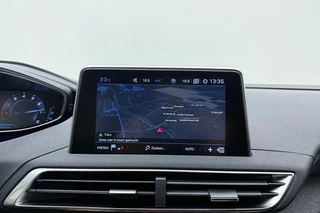 Peugeot 3008 1.2T GT Line 130pk | Navigatie | Achteruitrijcamera | Climate Control | LED koplampen | Handsfree kofferklep | Keyless Entry & Start | Apple Carplay & Android Auto | 19'' Lichtmetalen velgen | 1.400kg trekgewicht | 1e eigenaar / 21