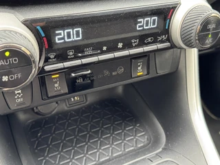Toyota RAV4 2.5 Hybrid AWD DYNAMIC 1650KG TREKGEW STOELVERW PARK-SENSOREN NAVI CAMERA APPLE/ANDROID LM-VELGEN / 28