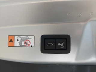 Toyota Prius 2.0 Plug-in Hybrid 220 PARK-SENSOREN BLIND-SPOT KEYLESS STOEL/STUURVERW CAMERA APPLE/ANDROID DAB+ LM-VELGEN AD-CRUISE ELEK-ACHTERKLEP / 14