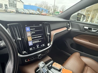 Volvo V60 2.0 T6 Recharge AWD Inscription  | Trekhaak | Pano | LED | Keyless | Adapt. Cruise | Apple/Android | Four C / 35