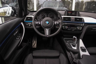 BMW 3-serie Touring 320i F31 M Sport Edition | M-pakket | 2e eigenaar | 18 inch | LED | Automaat | PDC | Cruise-control | Climate-control | 4 cilinder | 184 pk | Origineel / 11