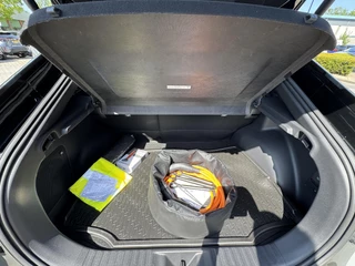 Toyota C-HR+ EXECUTIVE AWD 77 kWh NIEUW & DIRECT LEVERBAAR!! PREMIUM PACK PANO-DAK BLIND-SPOT PARK-SENSOREN 360° CAMERA STOEL/STUURVERW WARMTEPOMP EL-ACHTERKLEP / 17