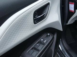 Suzuki Swift 1.2 Comfort Smart Hybrid NIEUW, Uit voorraad leverbaar, Apple Carpl/ Android Auto, Cruise Control, Camera, Navigatie / 9