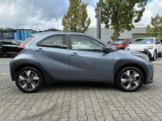 Toyota Aygo X HYBRID 115 PLAY NIEUW & DIRECT LEVERBAAR!!! APPLE/ANDROID CLIMA AD-CRUISE CAMERA 17" LM-VELGEN / 11