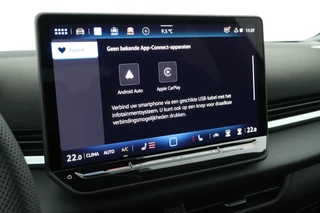 Volkswagen T-Roc 1.5 eTsi 150pk DSG R-Line First Edition Trekhaak Camera Keyless Stoelverwarming Virtual Cockpit Carplay / 34