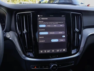 Volvo V60 T6 Plug-in Hybrid 350PK AWD Plus Dark / 16