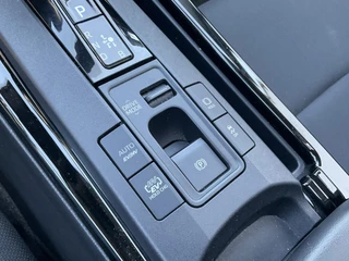 Toyota Prius 2.0 Plug-in Executive Carplay Pano.dak Stoel/Stuurverw. PHEV / 42