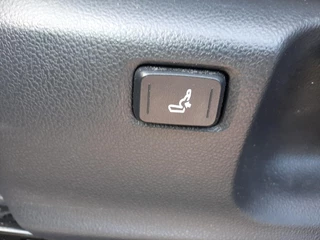 Toyota Corolla Cross 2.0 HYBRID FIRST EDITION BLIND-SPOT ELEK-ACHTERKLEP KEYLESS LM-VELGEN PARK-SENSOREN APPLE/ANDROID STOELVERW DRAADLOOS-LADEN AD-CRUISE BLUETOOOTH DAB+ / 13