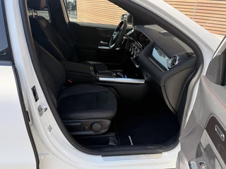 Mercedes-Benz GLA 250 e Business Solution AMG / 42