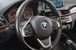 BMW X1 sDrive18i Executive Sport Line Panoramadak Trekhaak Groot Navi Stoelverwarming / 14