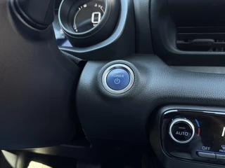 Toyota Yaris 1.5 Hybrid First Edition Apple Carplay/Android Auto, Camera, Climate/Cruise Control, Navigatie / 24