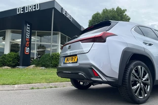 Lexus UX 250h F Sport Line | CAMERA | ADAPTIVE | KEYLESS | CARPLAY / 40