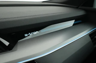 Audi Q8 e-tron 50 340pk quattro S Edition 95 kWh SOH 100% B&O HUD Keyless Stoelverwarming Camera Panoramadak Navigatie 2x S-Line / 44