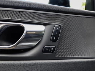 Volvo XC60 T6 AWD Plus Dark Long Range Pano Leder SoH 94% Memory Keyless Google Navigatie / 8
