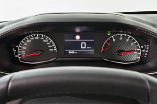 Peugeot 208 1.2 PureTech 100 Style / 12