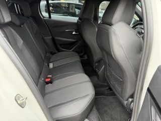 Peugeot 208 1.2 Turbo 100 PK GT | Navigatie | Zwart dak | Sportstoelen | Keyless Start | 17" Lichtmetalen Velgen | Full LED Verlichting | Climate Control | Cruise Control | Camera | Parkeersensoren | Dodehoek detectie | / 17