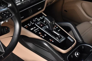 Porsche Cayenne 3.0 E-Hybrid Sport Chrono  | Pano | Trekhaak | 360 Camera | Bose | Stuurverwarming | Luchtvering | Orig. NL | / 19