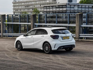 Mercedes-Benz A-klasse 180 d AMG White Art Edition Panoramadak Camera LED Stoelverwarming Sfeerverlichting Apple CarPlay/Android Auto Dealeronderhouden / 10
