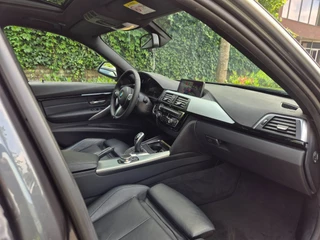 BMW 3-serie Touring M Sport High Ex Panorama A CarPlay Keyless Virtual dash Camera 320i High Executive / 25
