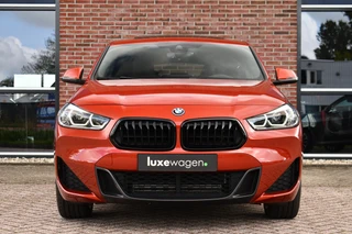 BMW X2 xDrive25e M-Sport  | Pano | HUD | Sunset orange | 19 inch | Camera / 8