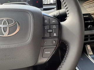 Toyota C-HR+ First Edition 77 kWh NIEUW DIRECT LEVERBAAR! STOEL/STUURVERW 20'' LM-VELGEN BLIND SPOT EL-ACHTERKLEP WARMTEPOMP NAVI PARK-SENSOREN CAMERA CLIMA APPLE/ANDROID / 26
