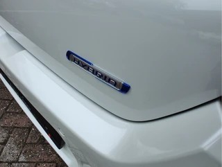 Suzuki Swift 1.2 SELECT SMART HYBRID  Direct Leverbaar | Tot 10 JAAR GARANTIE!  Inclusief € 2.400,- Voorraad Voordeel / 31