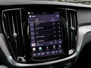 Volvo V60 T8 AWD Plus Dark 455PK Panoramadak HeadUp Display 360 Cam Alarm Getint glas / 25