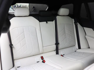 BMW 5-serie Touring 550e xDrive M-SPORT PRO | LEDER | PANO-DAK | HEAD-UP | LEDER | BOWERS & WILKINS | TRAVEL-PAKKET | SURROUND PAKKET | INNOVATIE-PAKKET | ( NWPRIJS 105.000,- ) | SOH 97.4% | / 18
