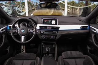 BMW X2 sDrive18i High Executive M-sport | 2e eigenaar | Driving Assistant | Panoramadak | 19 inch | Keyless entry | Head-up | Shadow line | HiFi audio | Stoelverwarming | Alcantara / 4