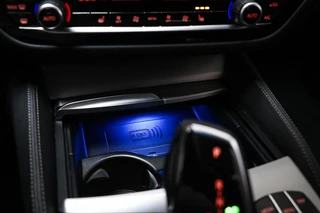 BMW 5-serie Touring 530e xDrive M-Sport | LEDER | STOELVERWARMING | TREKHAAK | 19" / 42