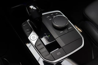 BMW 2 Serie Gran Coupé 218i High Executive M Sport Pakket Automaat  / Live Cockpit Professional / Panoramadak / Stoelverwarming / 18 Inch / Climate Control / Parkeersensoren / Bluetooth / DAB / Cruise Control / Lichtpakket / Extra Getint Glas / LED / 19