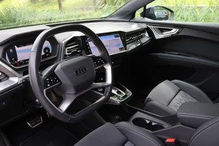 Audi Q4 e-tron 50 quattro S Edition 77 kWh Optiek Zwart S-Line/Pano/Leder/Matrix LED/Elek. stoelen+mem/Head-up/Camera/Keyless/20" / 11