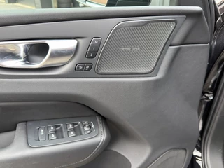 Volvo XC60 T6 Plus Dark Recharge AWD Trekhaak | 360 | H/K | Pano | Memory / 13