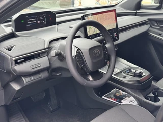 Toyota C-HR+ First Edition 77 kWh WARMTEPOMP EL-ACHTERKLEP PRIVACY-GLASS 18"LMV BLIND SPOT STOELVERW. P-SENSOREN / 11