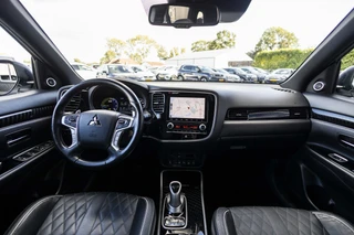 Mitsubishi Outlander 2.4 PHEV Instyle  | SOH 93% | Pano | 360° Camera / 34
