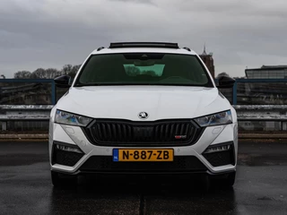 Skoda Octavia Combi 1.4 TSI RS iV PHEV Business 245 PK Panoramadak Matrix LED Camera Sfeerverlichting Stoelverwarming 19" / 5