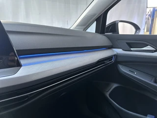 Volkswagen Golf 1.0 TSI 110pk Life Sfeerverlichting Navigatie App-Connect DAB+ / 22