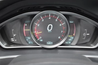 Volvo V40 1.6 T3 MOMENTUM NAVI / PDC / STOEL VERW. / TREKHAAK / 20