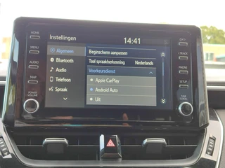 Toyota Corolla Touring Sports 1.8 Hybrid DYNAMIC STOELVERW KEYLESS 17'' LM-VELGEN CLIMA AD-CRUISE APPLE/ANDROID PRIVACY GLASS NL-AUTO CAMERA / 20