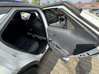 Toyota C-HR 2.0 PLUG-IN HYBRID 220 FIRST EDITION STOEL/STUURVERW BLIND-SPOT PARK-SENSOREN NAVI APPLE/ANDROID EL-ACHTERKLEP 18" LM-VELGEN / 17
