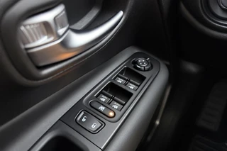 Jeep Renegade 1.3T DDCT Limited Automaat | Trekhaak | Climate control | Hoge instap | Dakrails | DAB Radio | Lichtmetalen velgen | Cruise control / 19