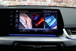 BMW X1 sDrive20i Executive M Sport Pakket Automaat  / Live Cockpit Professional / Shadow Line / Comfort Access / Head-Up Display / Adaptieve LED / 18 Inch / Parking Assistant Plus / Innovation Pack / Elektrisch Verstelbare Voorstoelen / Extra Getint Glas / 39