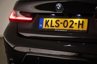 BMW 3 Series 330e M-Sport / 32