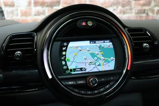 MINI Clubman Cooper Salt Business Automaat  / Navigatiesysteem / Panoramadak / 17 Inch / Apple CarPlay / Chrome Line / Head-Up Display / Climate Control / Bluetooth / Cruise Control / 21