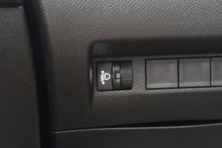 Peugeot 208 1.2 Hybrid 110 e-DCS6 Allure / 23
