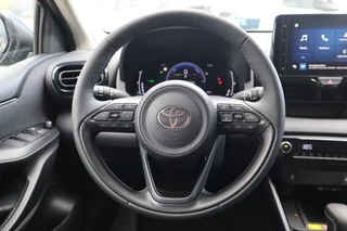 Toyota Yaris HYBRID 115 FIRST EDITION STOEL/STUURVERW DRAADLOOS-LADEN APPLE/ANDROID KEYLESS CLIMA AD-CRUISE 16" LM-VELGEN / 24
